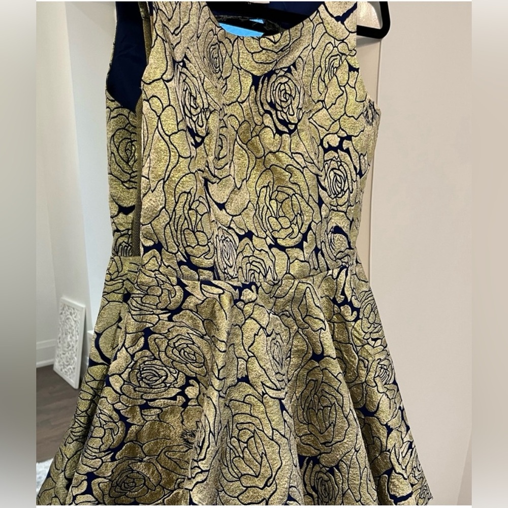 Floral Patterned Mini Dress
Sparkling party dress fits S - Picture 3 of 6